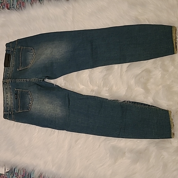 Distressed Jean's - Picture 4 of 6